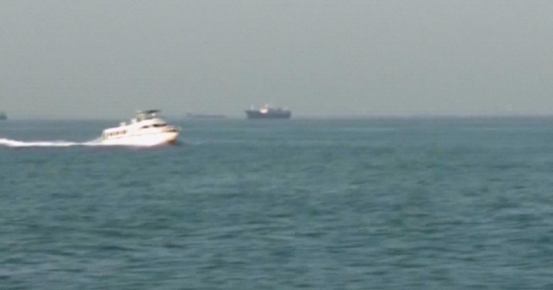 इरानद्वारा हर्मुज जलमार्ग पूर्ण रूपमा बन्द, तेल ट्याङ्करहरू बीच बाटोबाटै फर्किए