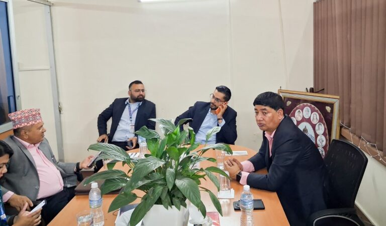 मन्त्री पोखरेलले गरे जनक शिक्षा सामग्री केन्द्र र चिकित्सा शिक्षा आयोगको अवलोकन