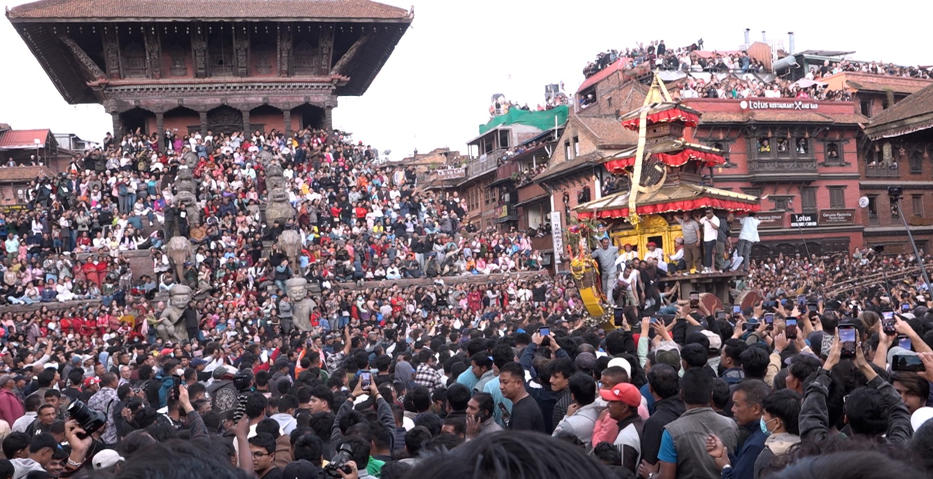 आज बिस्का जात्राको दोस्रो दिन :भैरव र भद्रकालीको रथमा विशेष पूजाआजा गरिँदै