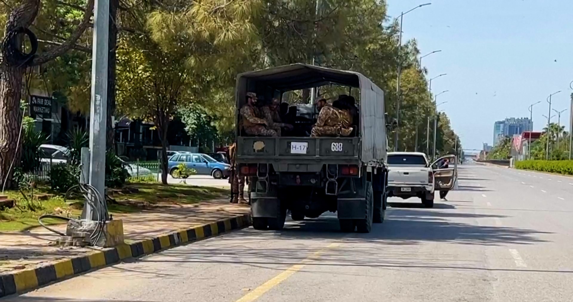 अमेरिका–इरान शान्ति वार्ता अघि इस्लामाबादका सडकहरुमा कडाइ