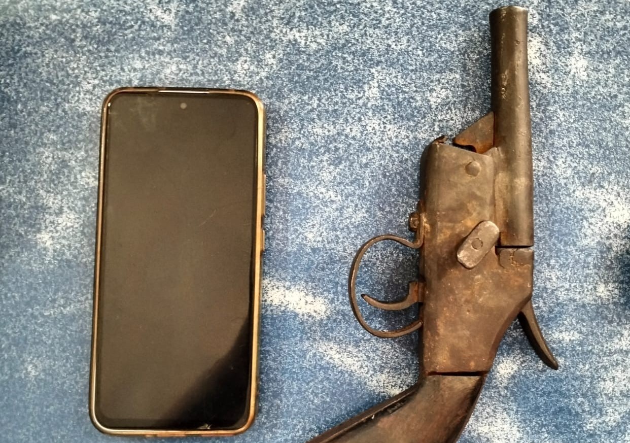 रौतहटमा कटुवा पेस्तोल सहित एक भारतीय नागरिक पक्राउ