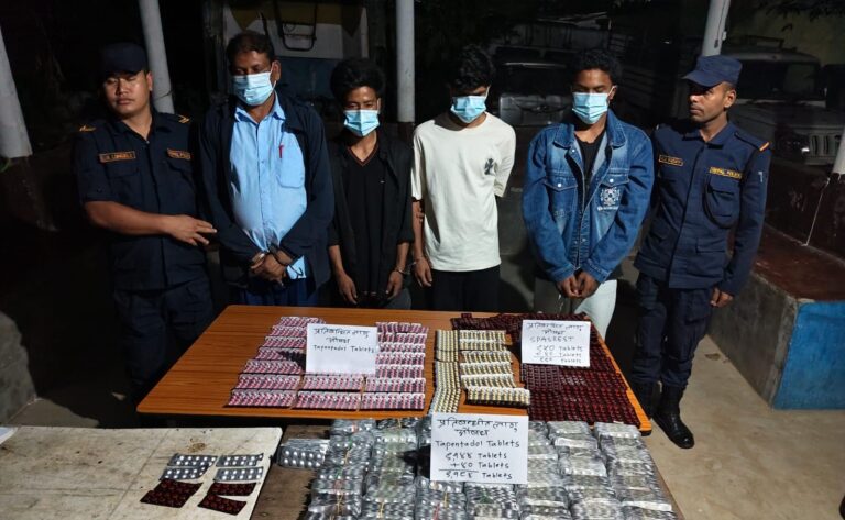 धनुषामा लागूऔषध सहित फार्मेसी सञ्चालक पक्राउ