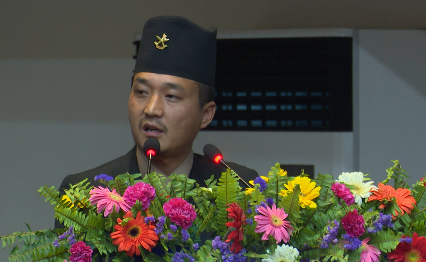 ३६ वर्षसम्म सुरक्षाकर्मीलाई हतकडी लगाएको गृहमन्त्री गुरुङको टिप्पणी