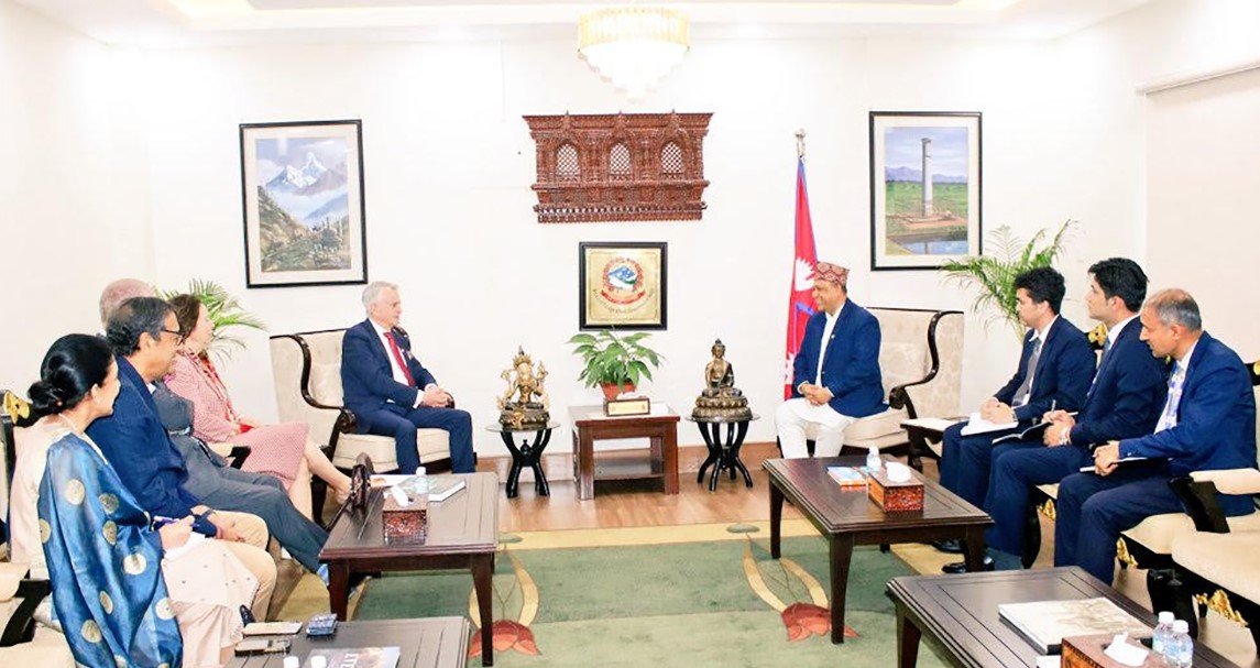 परराष्ट्रमन्त्री खनालसँग अमेरिकी सहायक विदेशमन्त्री कपुरको भेट