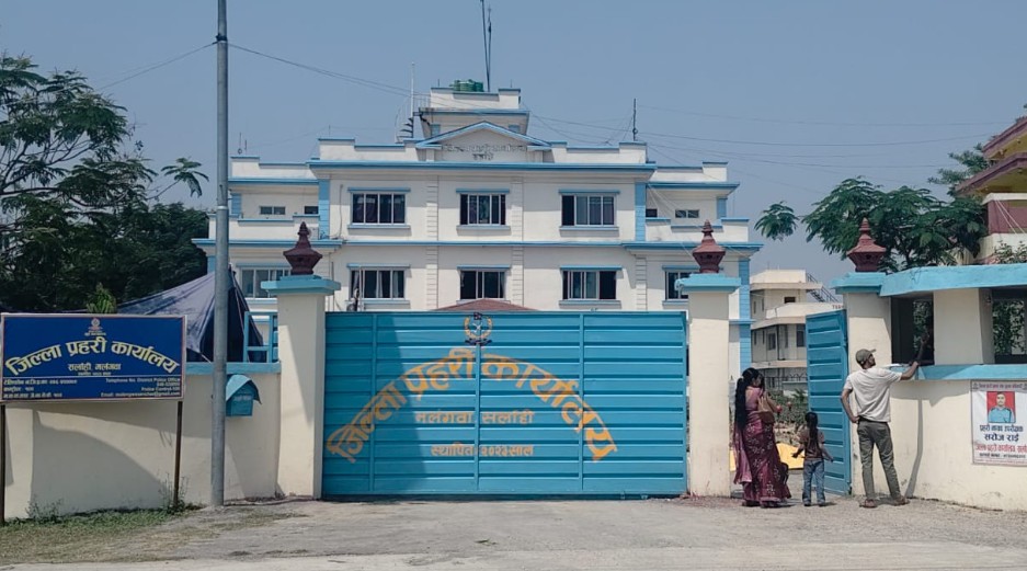 पत्रकारलाई धम्की दिएको आरोपमा डा. झा पक्राउ
