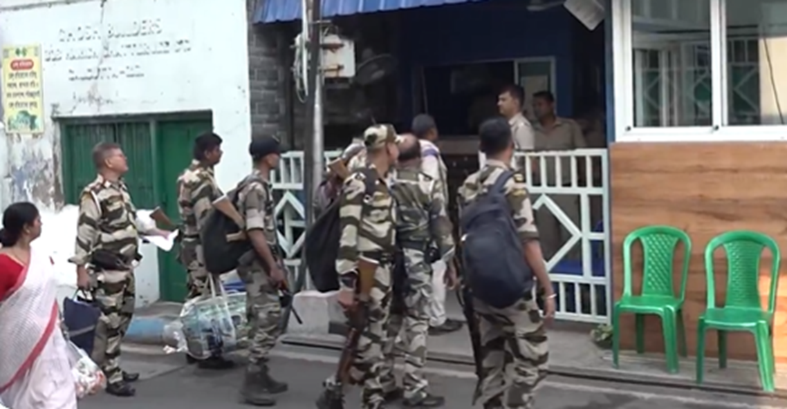 पश्चिम बंगालमा भाजपा सरकारको शपथअघि मुख्यमन्त्री ममताको निवासमा सुरक्षाकर्मी