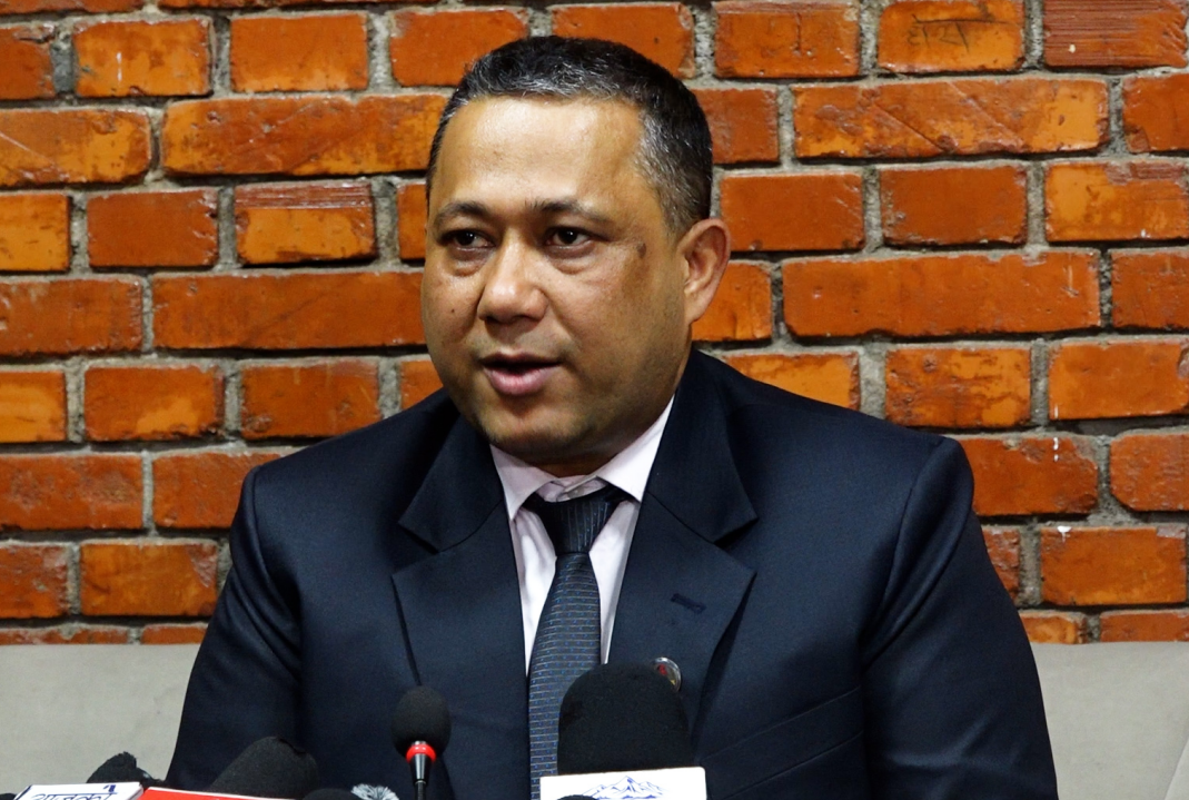 चीन भ्रमणबाट फर्किए परराष्ट्रमन्त्री शिशिर खनाल