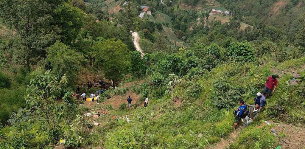 काभ्रेमा बस दुर्घटना हुदा ७ जनाको मृत्यु