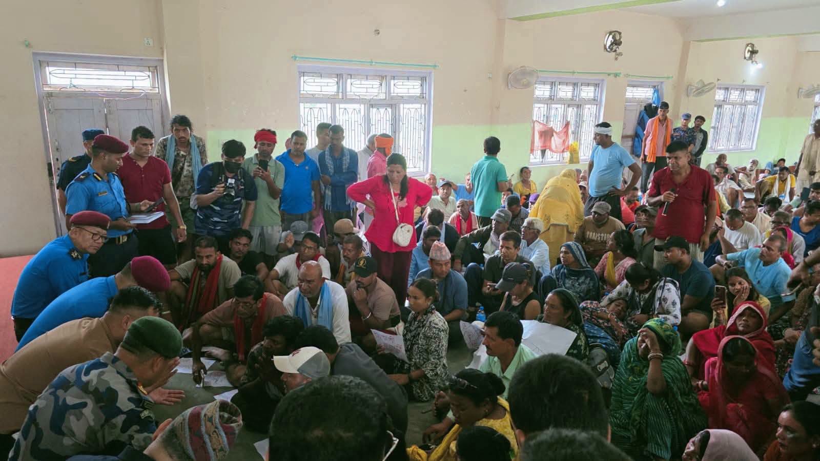 सरकार सम्झौतामा तयार नहुँदा ३ दिनदेखि निजगढमै  मिटरब्याजपीडित