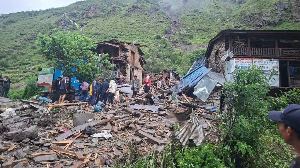 मुगुको पुलुमा पहिरो : ३ वर्षीय बालकको मृ*त्यु