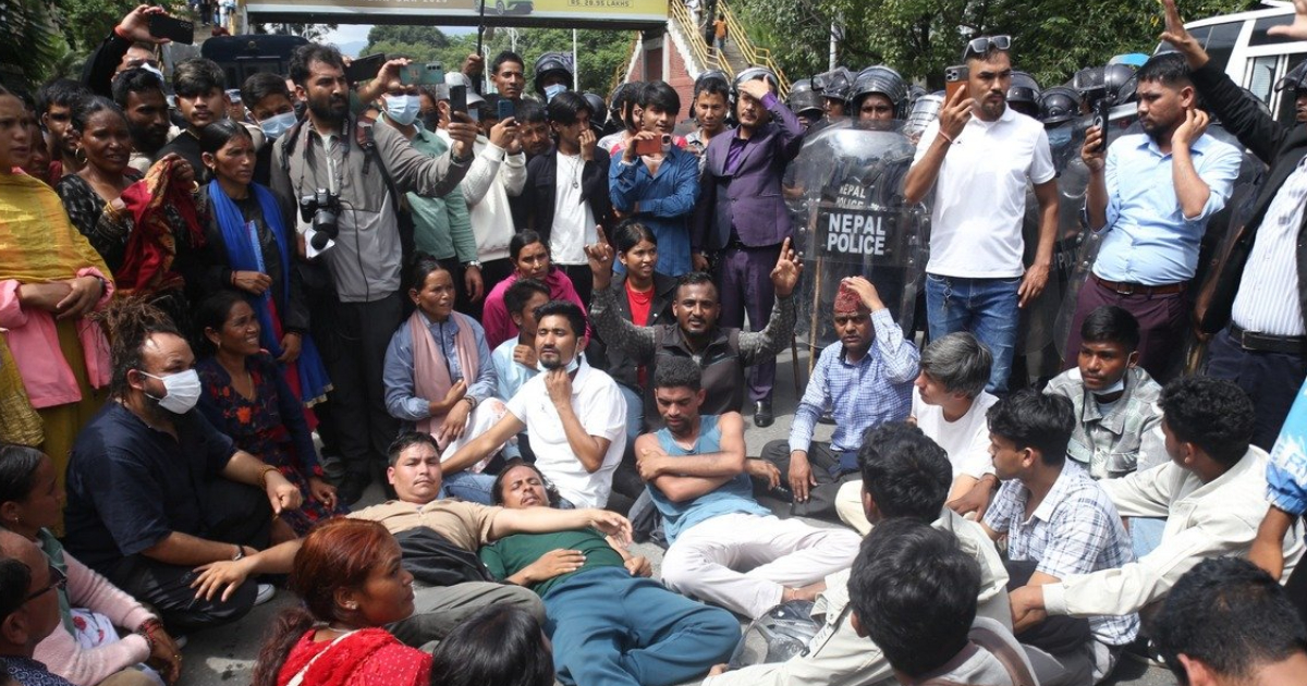 गणेश नेपालीको न्याय माग गर्दै वीर अस्पताल अगाडि प्रदर्शन