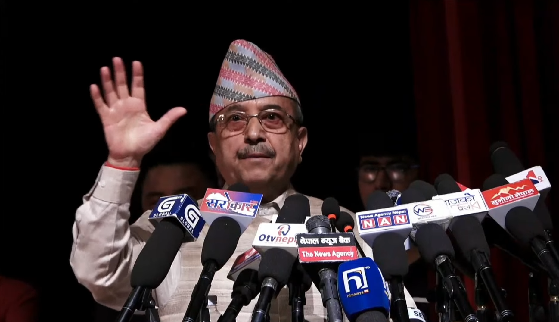 केवल व्यक्तिलाई जोडेर बनाएको एकताले वीपीको उचाइ छुन सक्दैन : खड्का