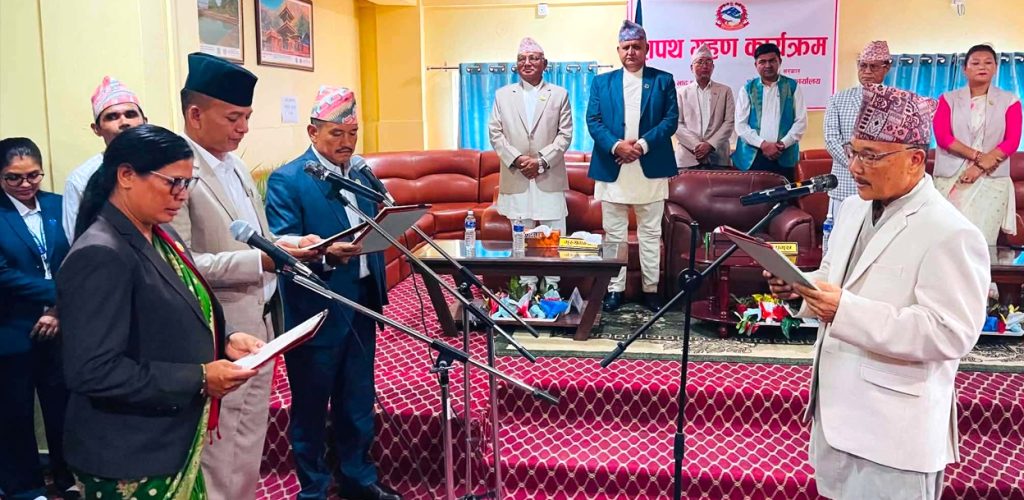 लुम्बिनी सरकारका तीन मन्त्रीले लिए शपथ