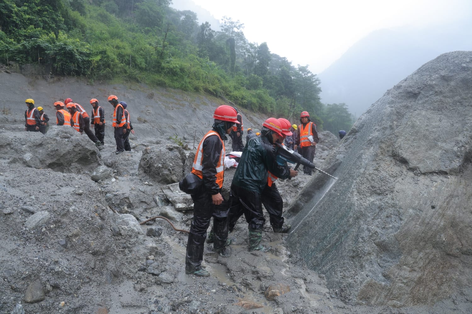 त्रिशूली ३ ‘बी’ मा चिनियाँ विज्ञ टोली परिचालन