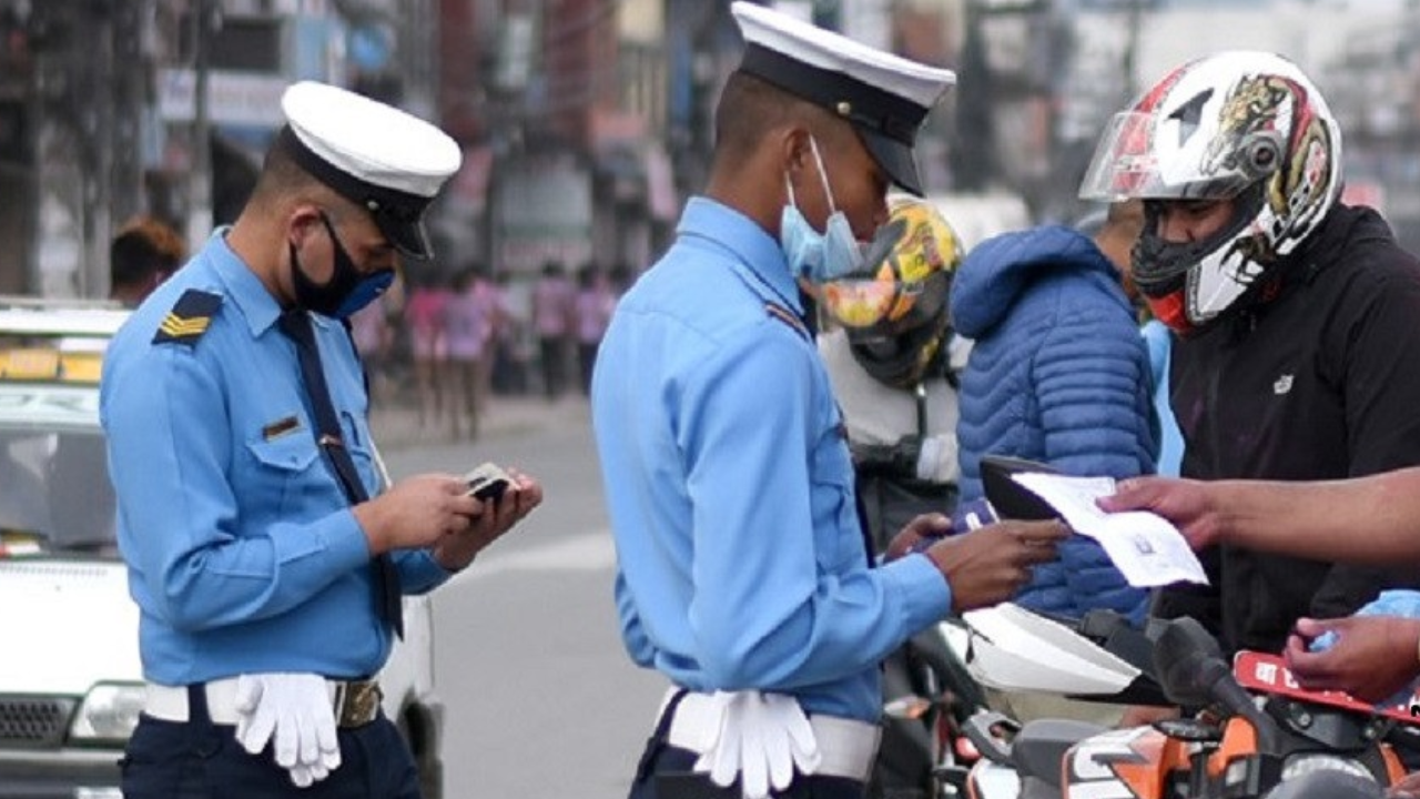 २४ घण्टामा ट्राफिक प्रहरीले गर्यो ६३४ जनालाई कारबाही