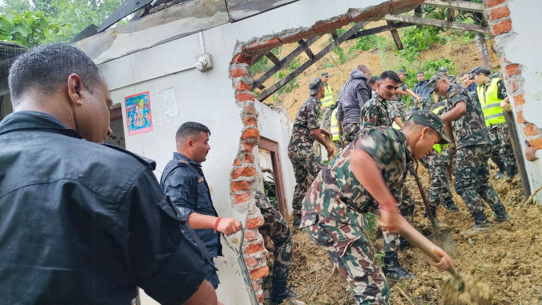 पहिरोले घर पुरिँदा धनुषामा एक महिलाको मृ*त्यु