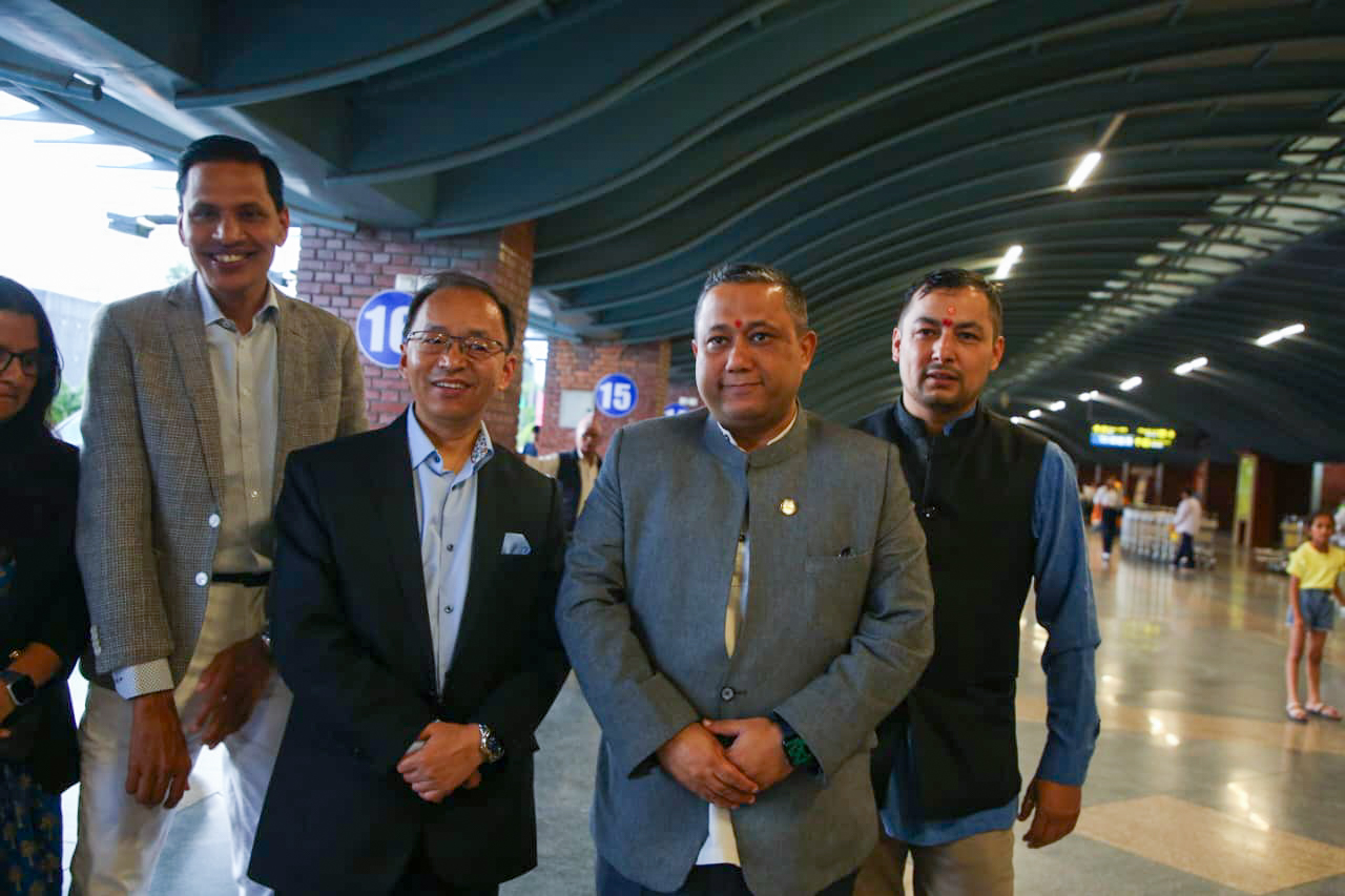 प्रधानमन्त्रीको भ्रमणअघि न्युयोर्क उडे परराष्ट्रमन्त्री शिशिर खनाल