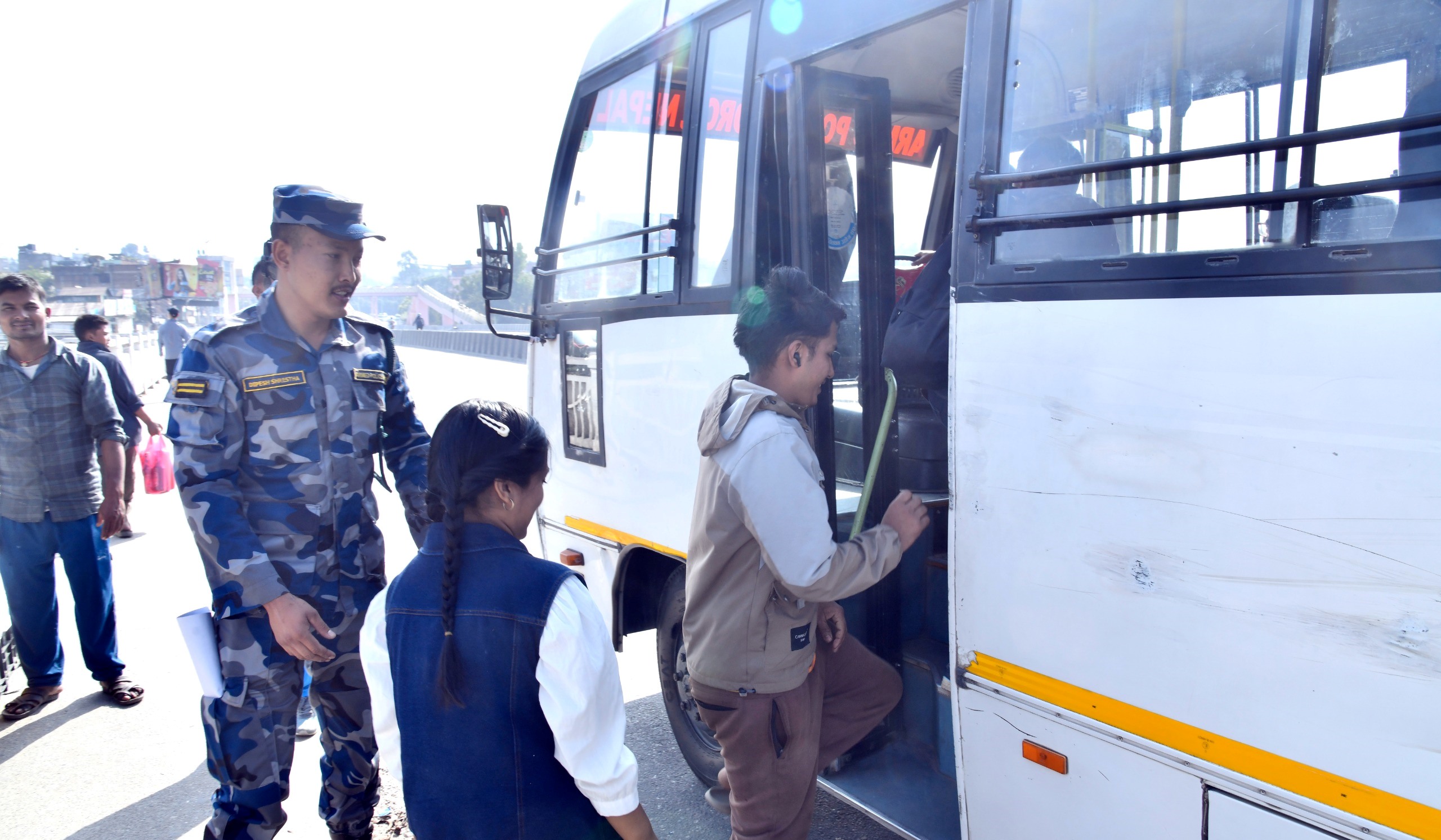 काठमाडौँ उपत्यकामा सशस्त्र प्रहरीको निःशुल्क बस सेवा