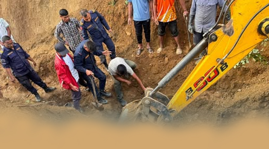सडक खन्ने क्रममा माटोको ढिस्को खस्दा दुई मजदुरको मृ*त्यु, एक गम्भीर