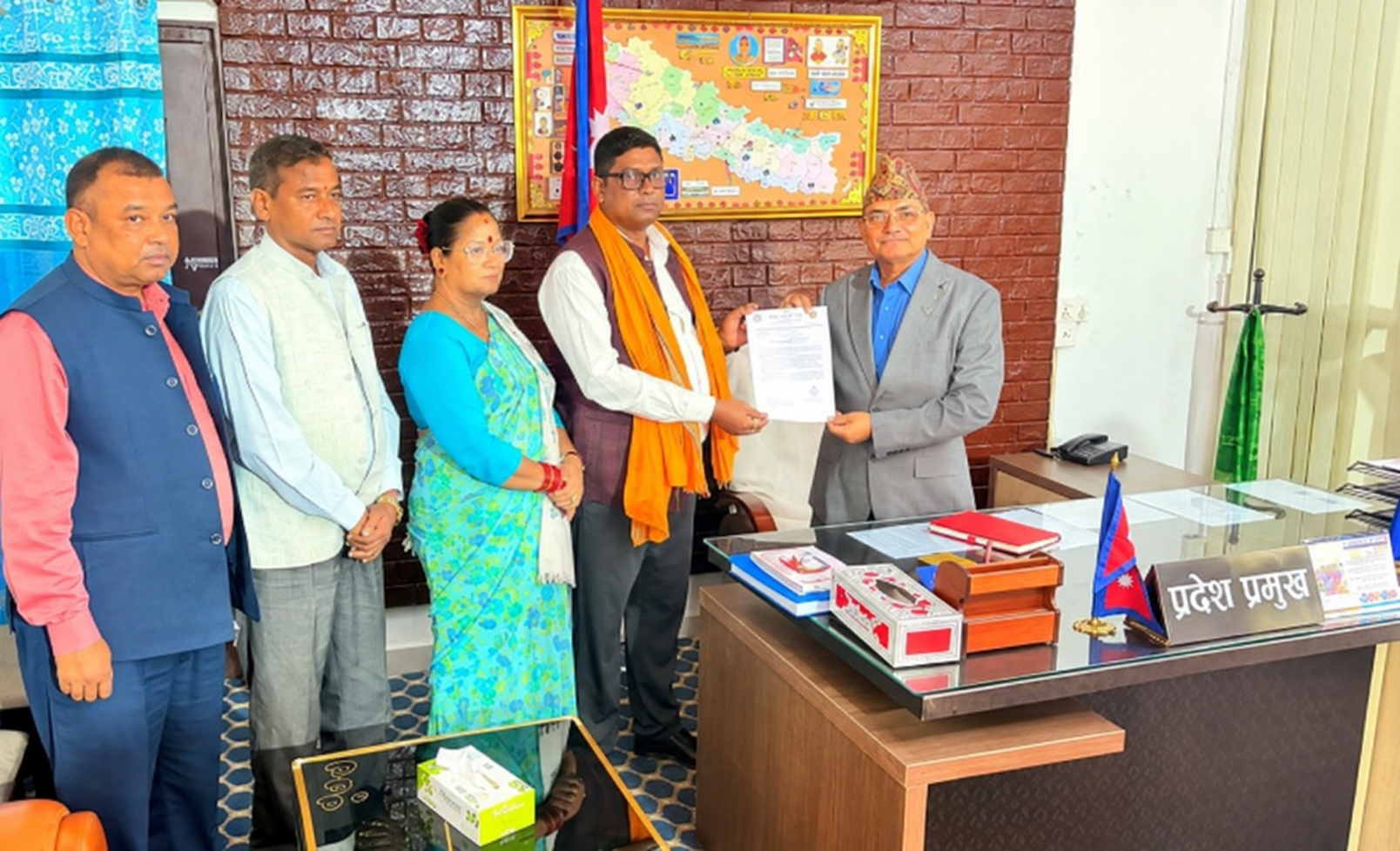 मधेश सरकारबाट बाहिरियो एमाले, मन्त्रीहरुले बुझाए राजीनामा