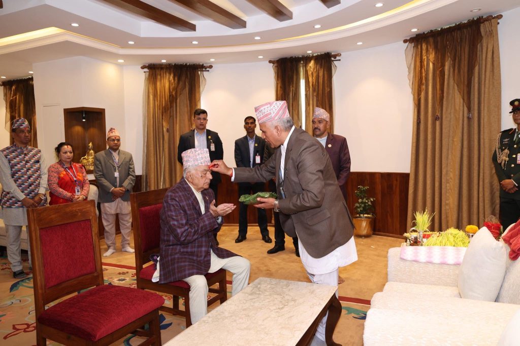 राष्ट्रपतिबाट बडादसैँको टीका ग्रहण